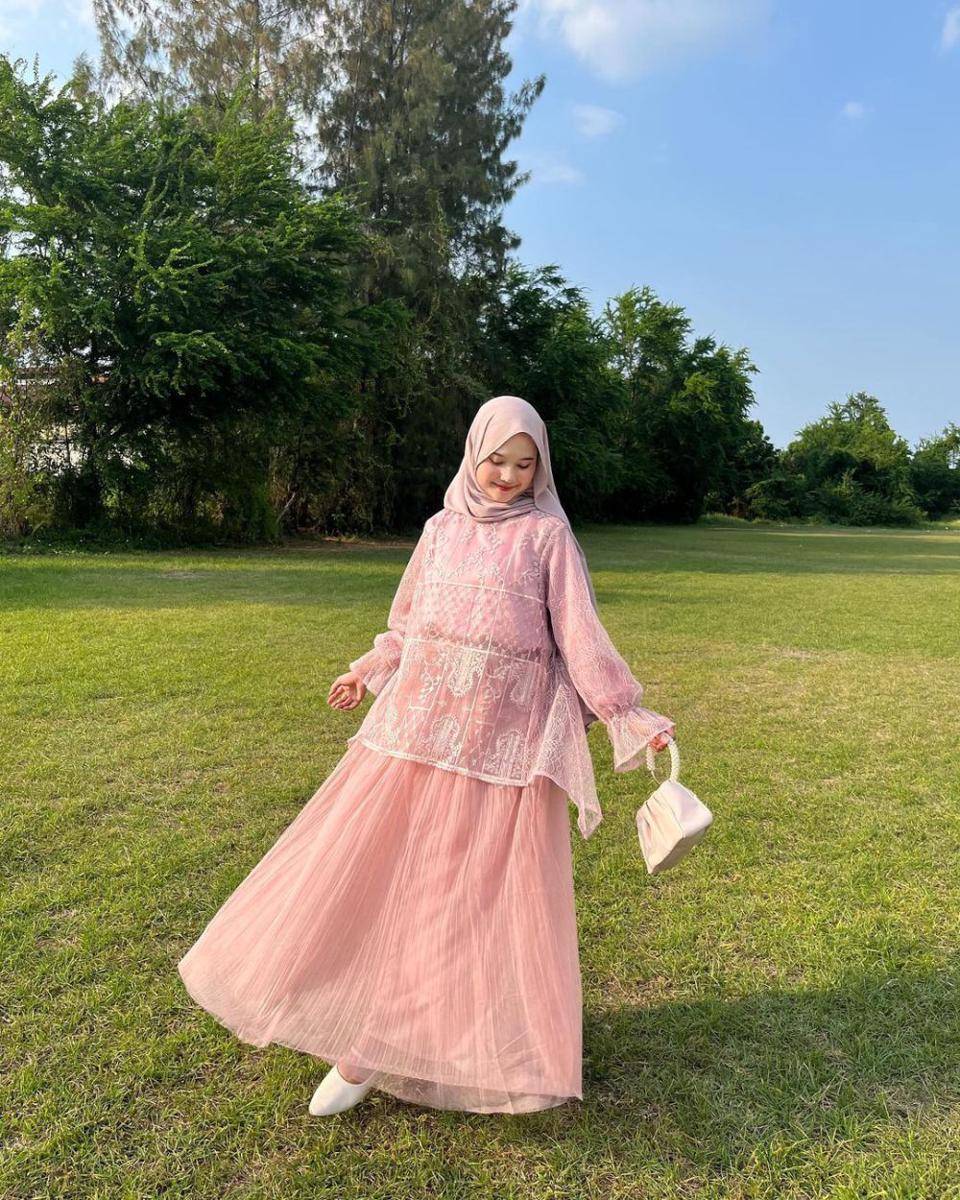 ragam outfit brokat Siska Amera (instagram.com/siskaamera)