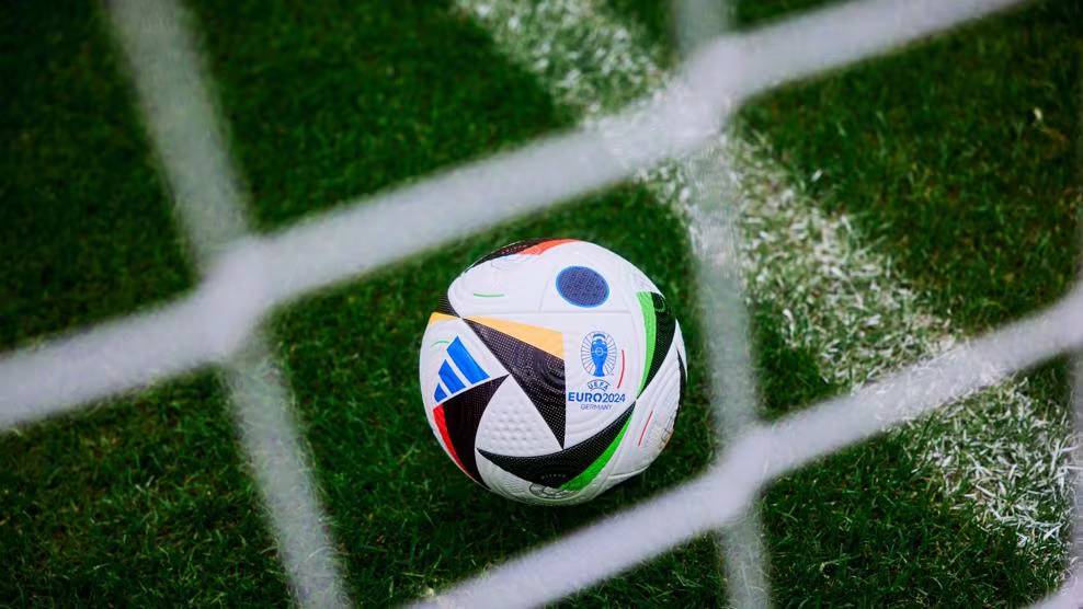 Potret bola resmi EURO 2024 "Fussballliebe" (uefa.com)