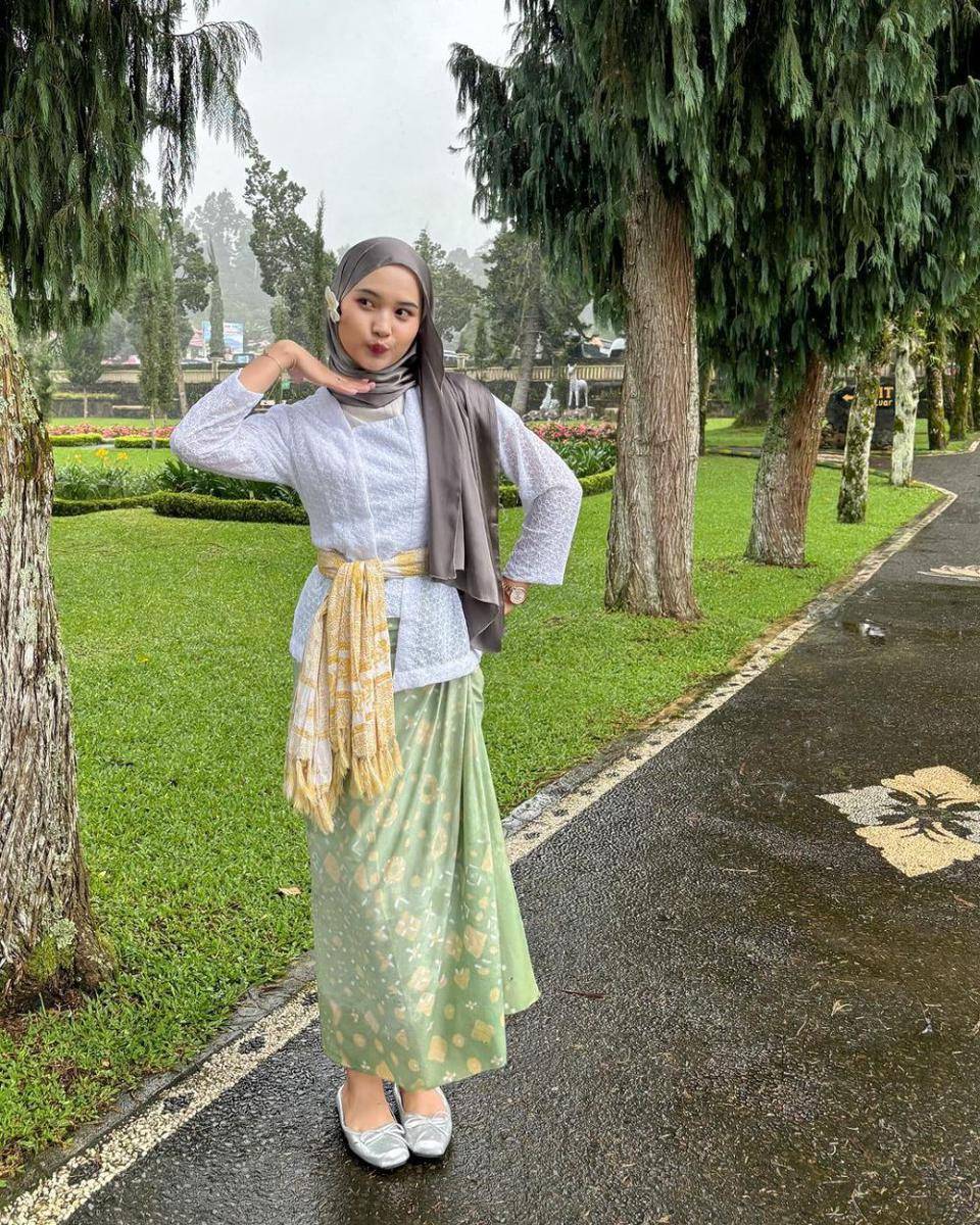 ragam outfit brokat Siska Amera (instagram.com/siskaamera)