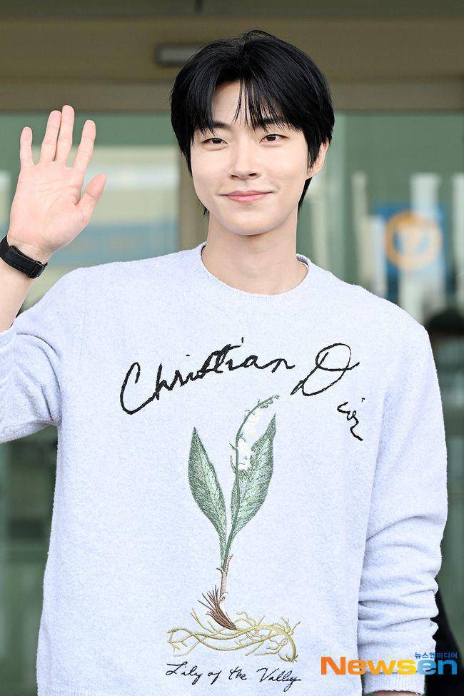 Hwang In Yeop berangkat ke Indonesia (dok. Newsen)