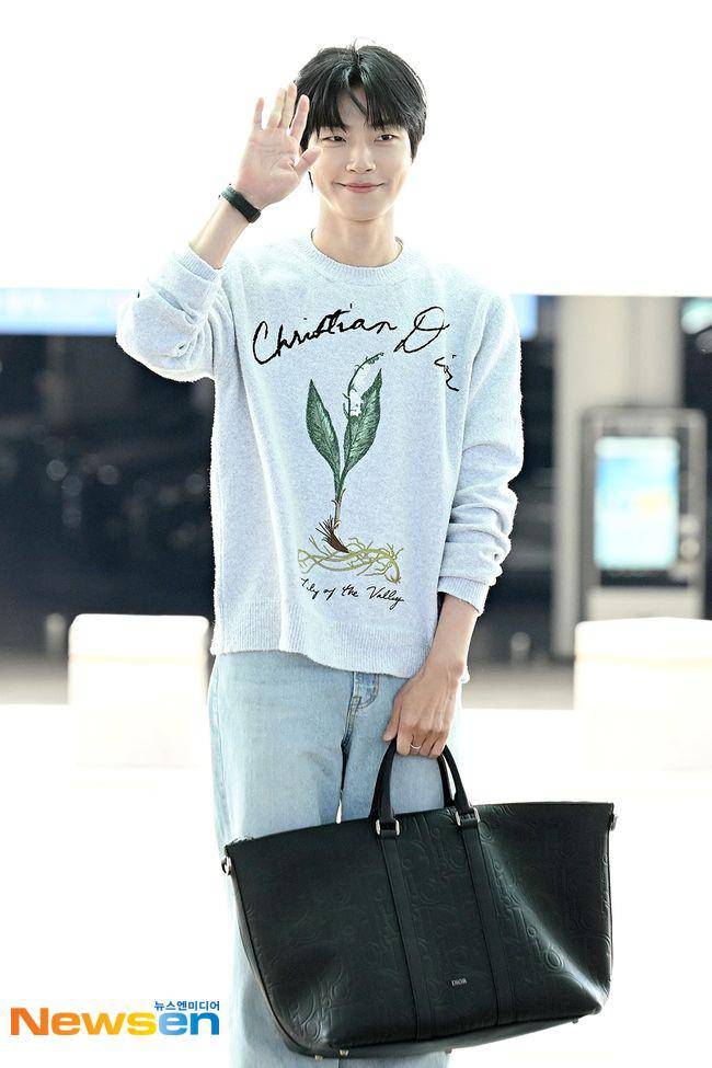 Hwang In Yeop berangkat ke Indonesia (dok. Newsen)