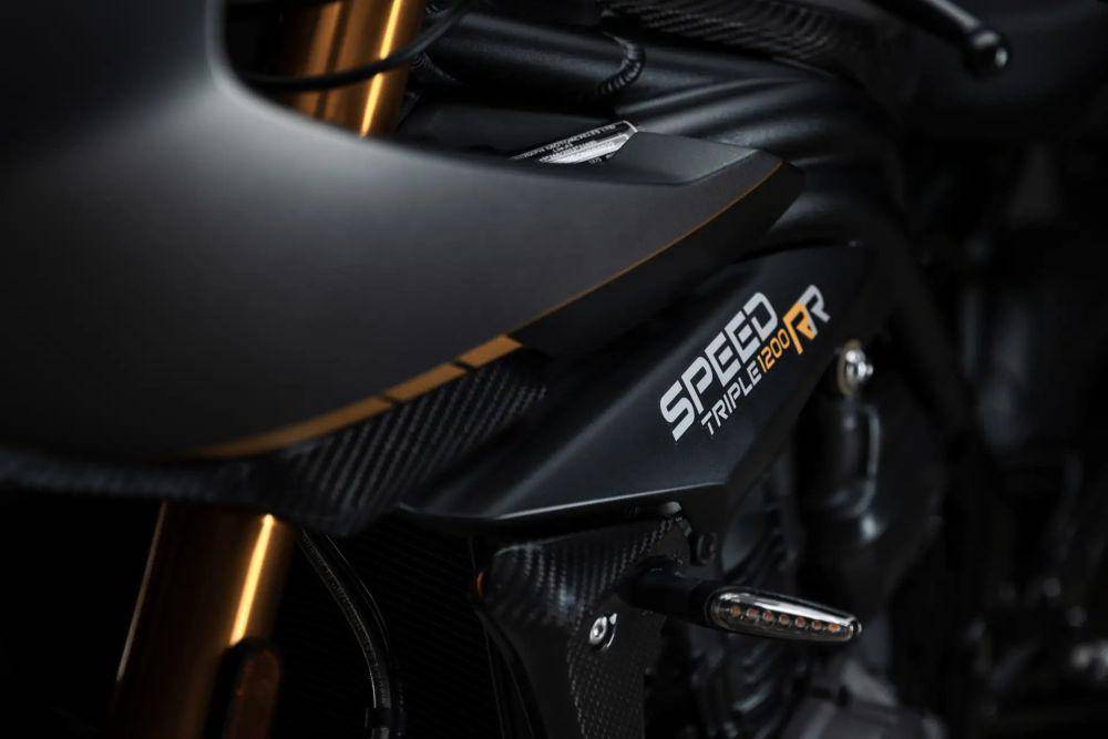 Tampilan depan Speed Triple 1200 RR Limited Edition dari Triumph dan Breitling. (Triumphmotorcycles.jp)