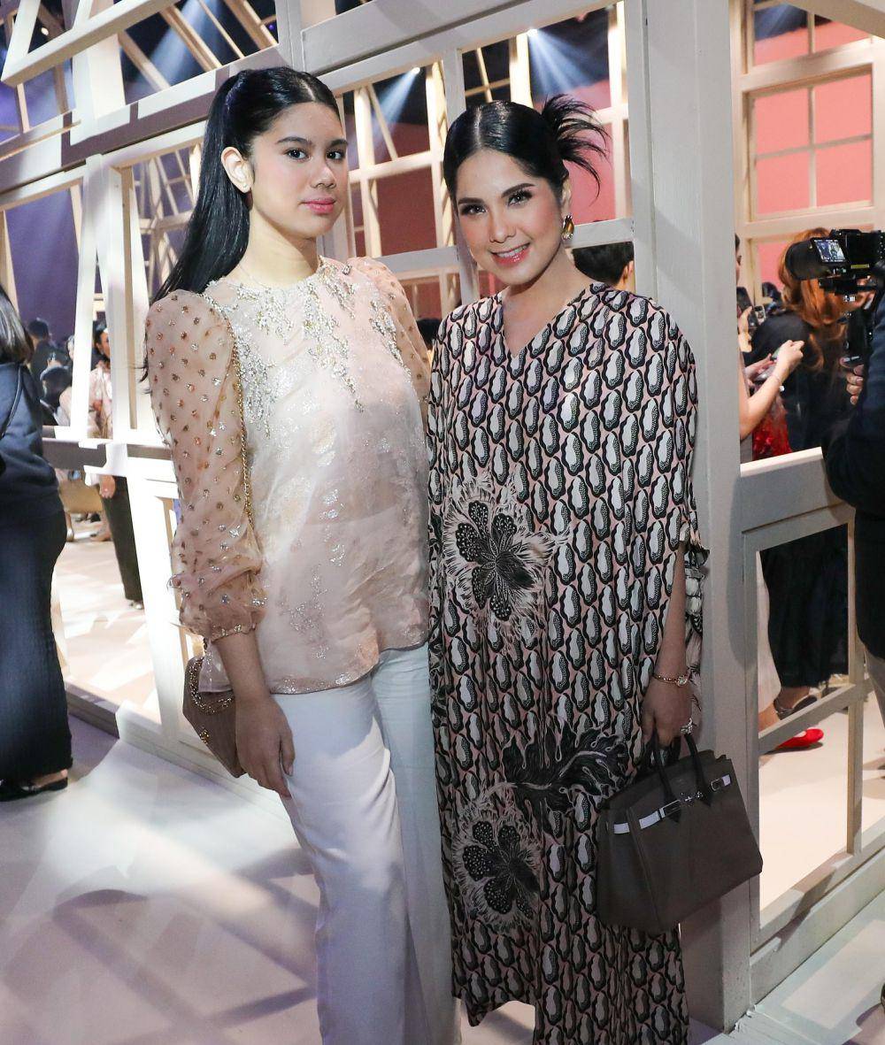 Aira Yudhoyono di fashion show (Instagram.com/annisayudhoyono)