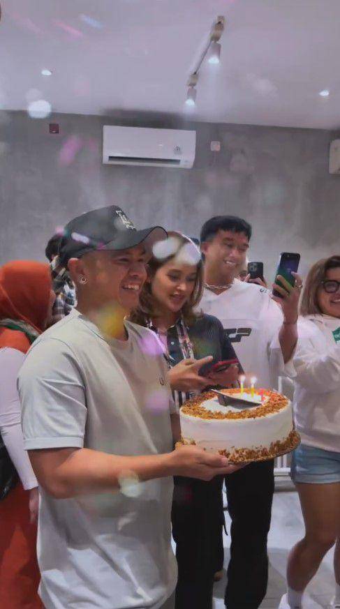 ulang tahun Ayu Ting Ting (Instagram.com/ayutingting92)