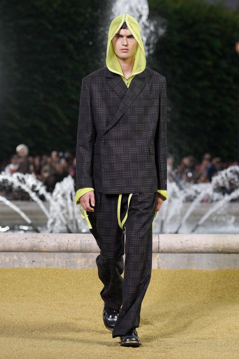 KENZO S/S '25 di Paris Fashion Week Menswear 2024 (instagram.com/kenzo)
