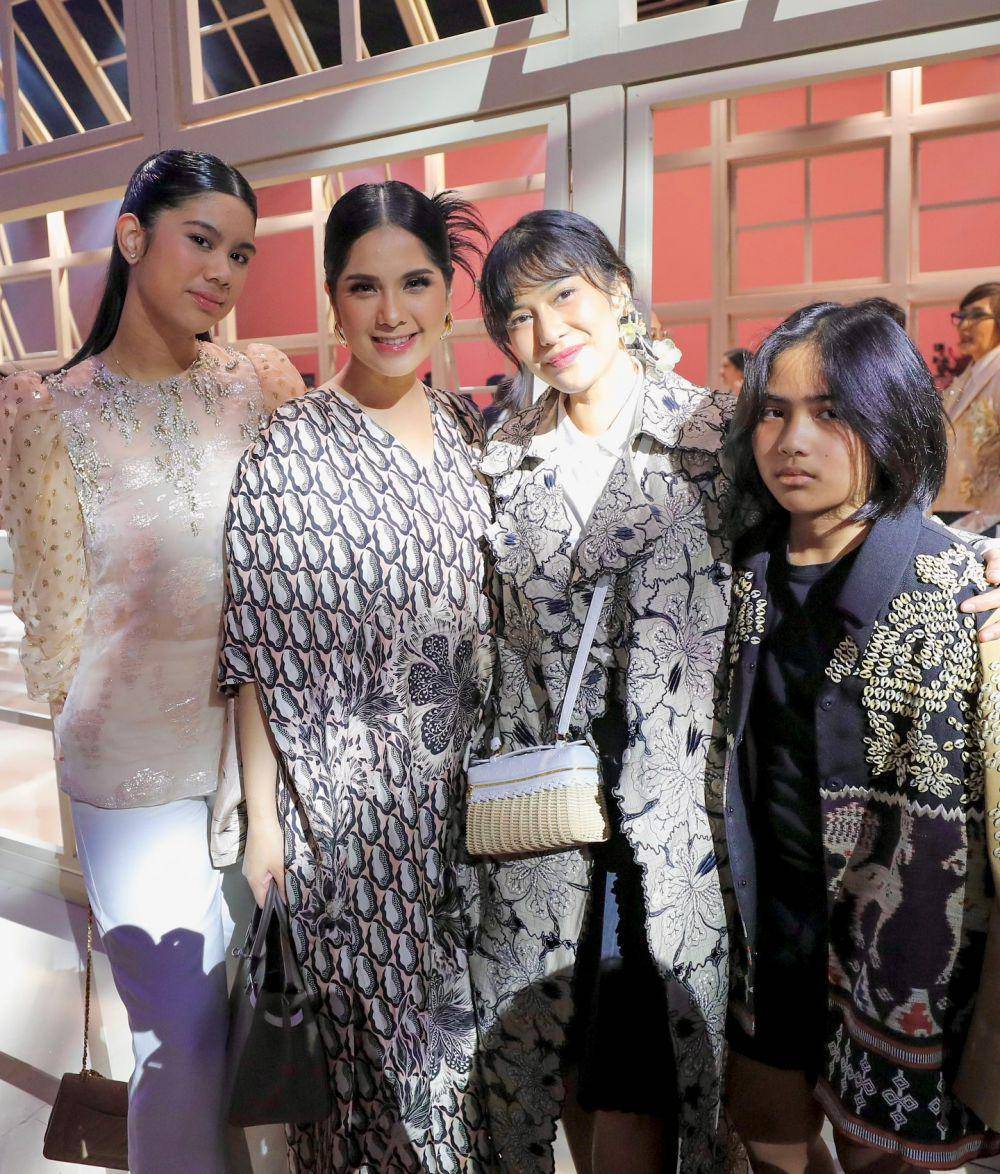 Aira Yudhoyono di fashion show (Instagram.com/annisayudhoyono)