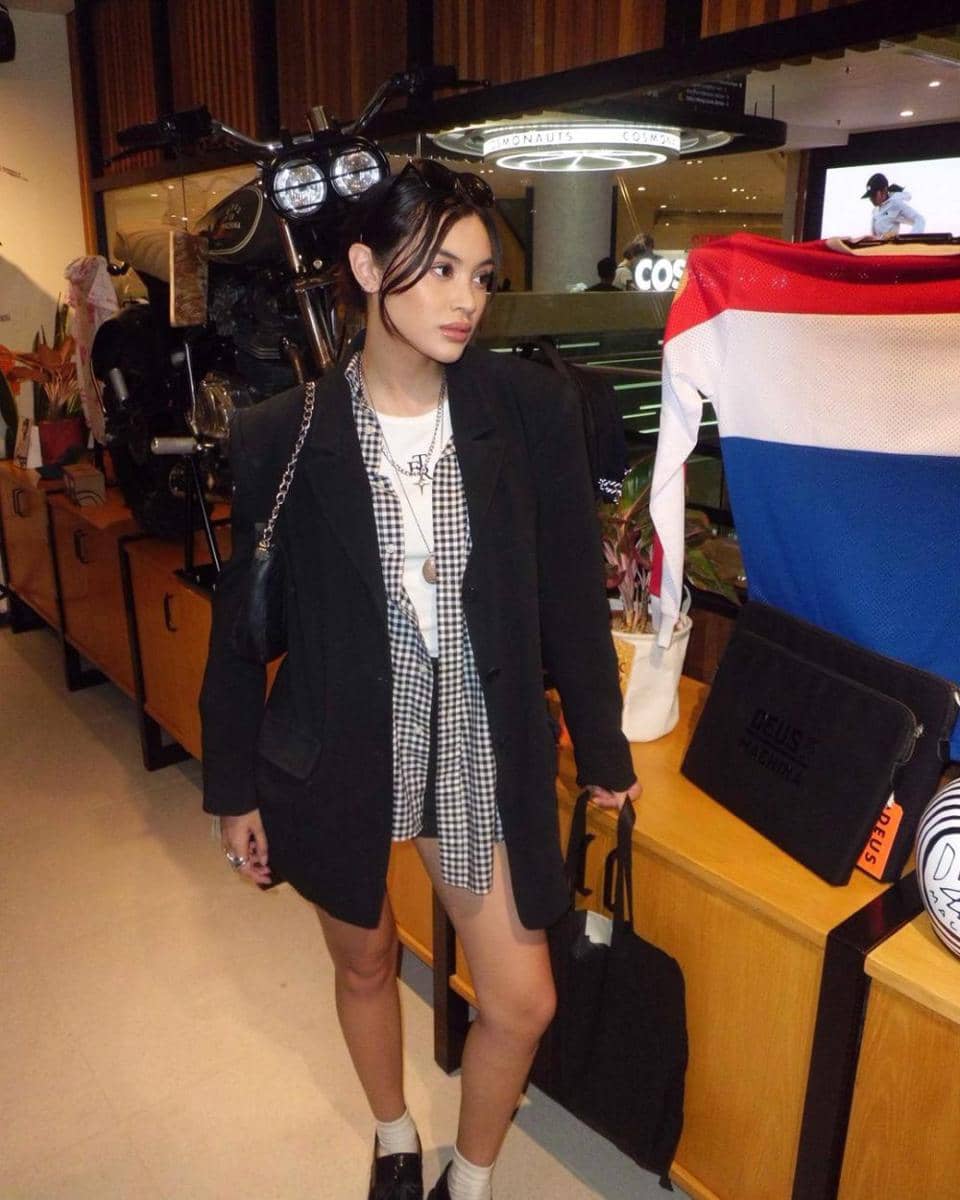 Naura Hakim (instagram.com/naura21)