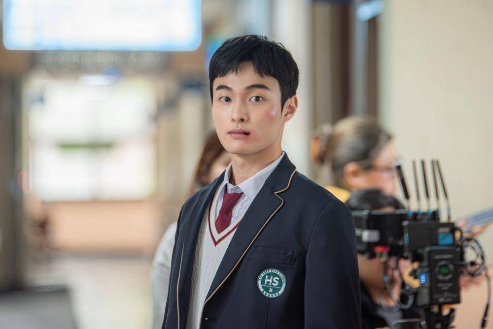 potret Yoon Chan Young (instagram.com/snowballentertainment))