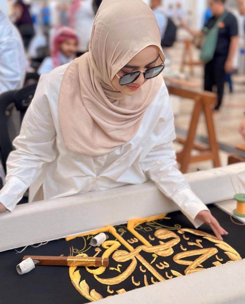 potret Wirda Mansur kunjungi pabrik kiswah penutup Ka'bah (instagram.com/wirda_mansur)