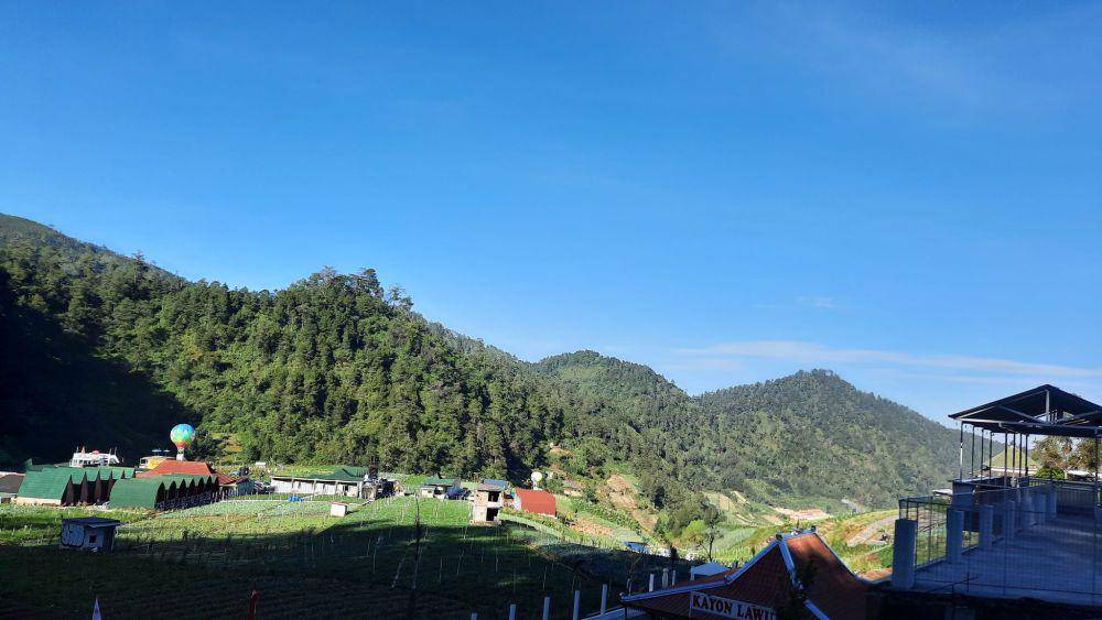 panorama di Tawangmangu (dok. pribadi/Fatma Roisatin N.)