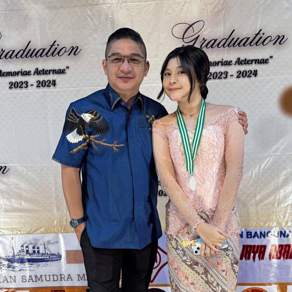 potret Pasha Ungu di wisuda sang anak (instagram.com/pashaungu_vm)