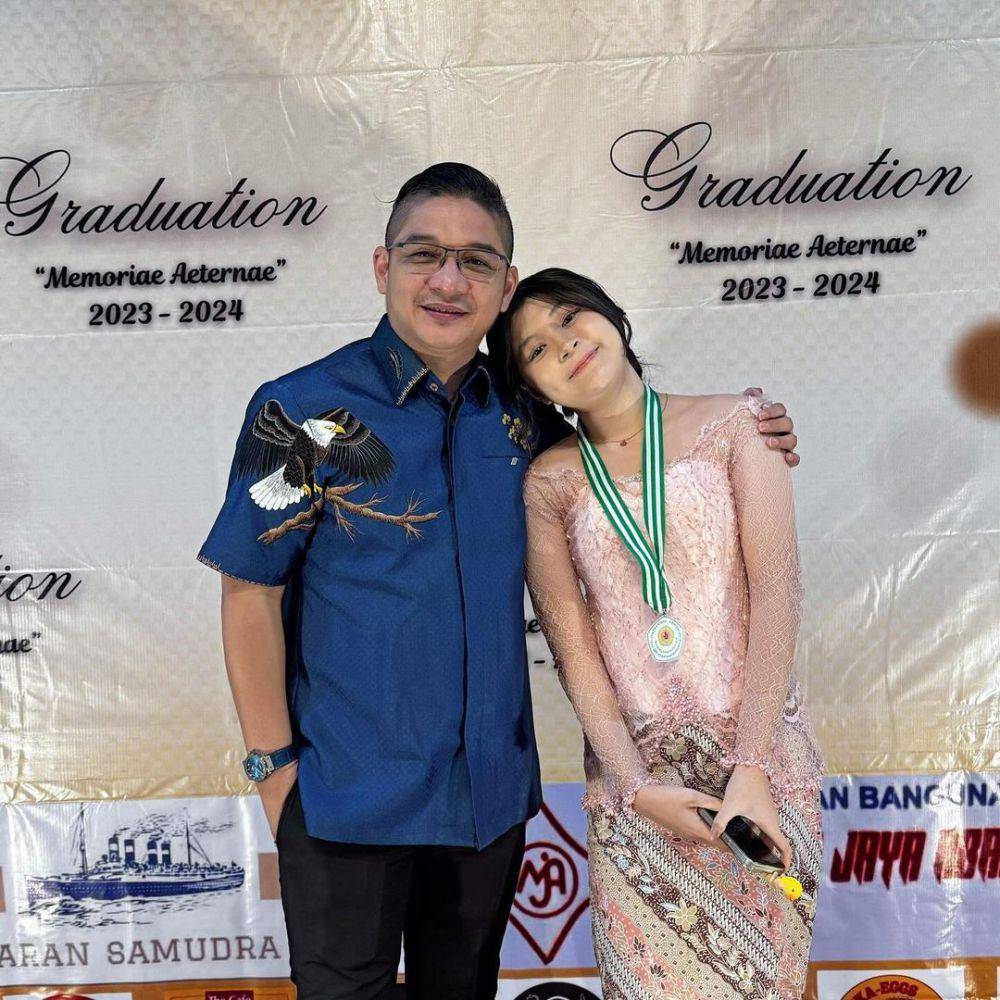 potret Pasha Ungu di wisuda sang anak (instagram.com/pashaungu_vm)