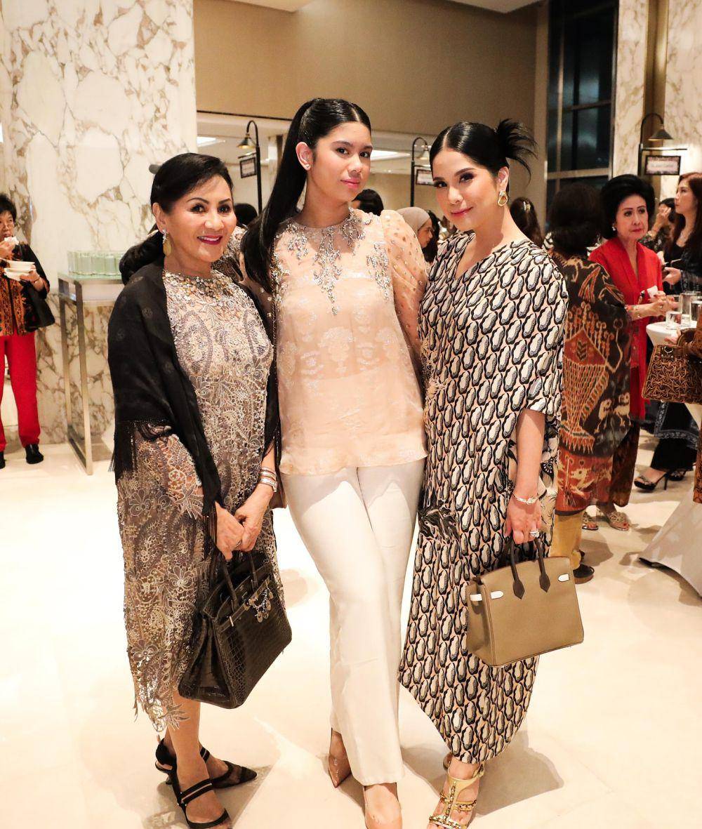 Aira Yudhoyono di fashion show (Instagram.com/annisayudhoyono)