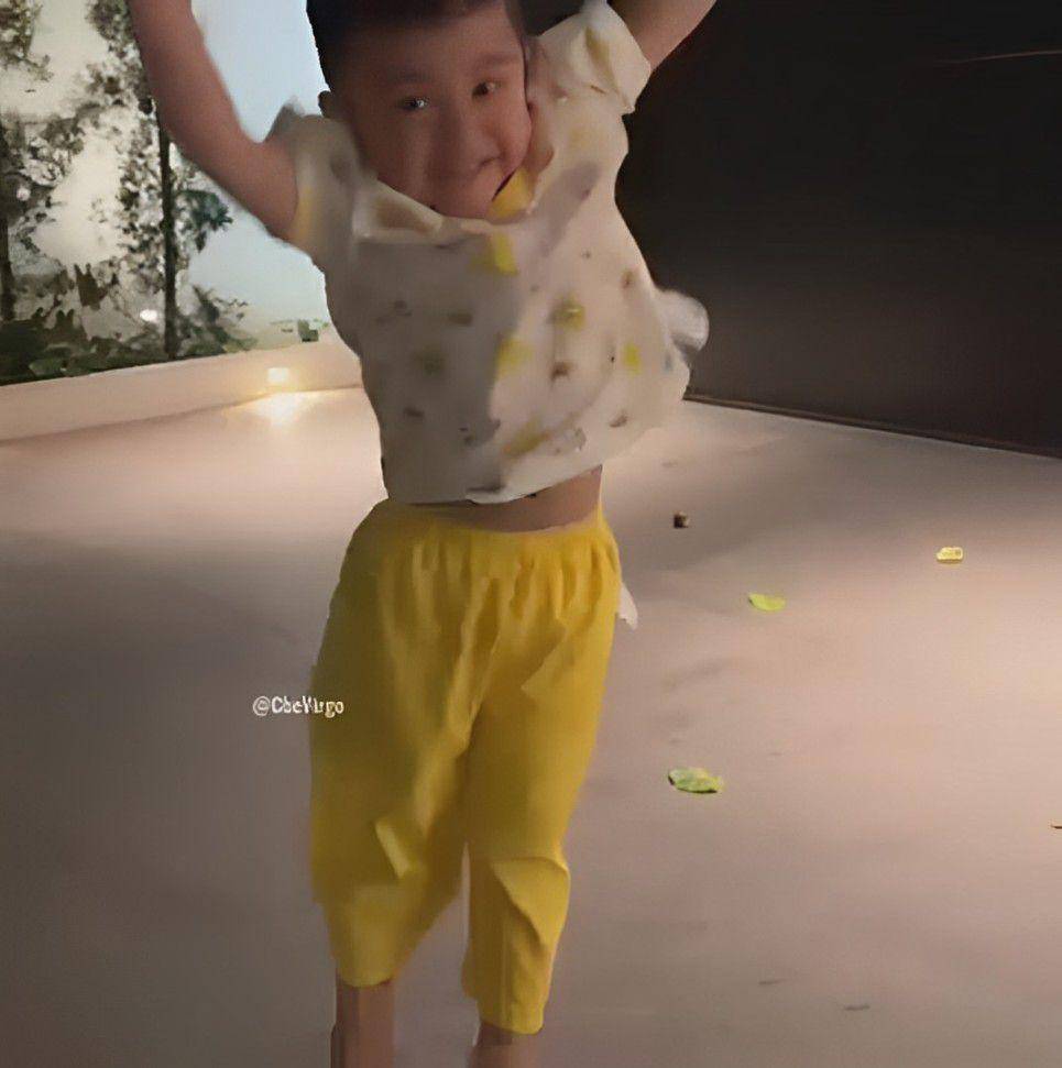 potret Rafathar dan Rayyanza bikin sate usai Idul Adha (instagram.com/chevirgo)