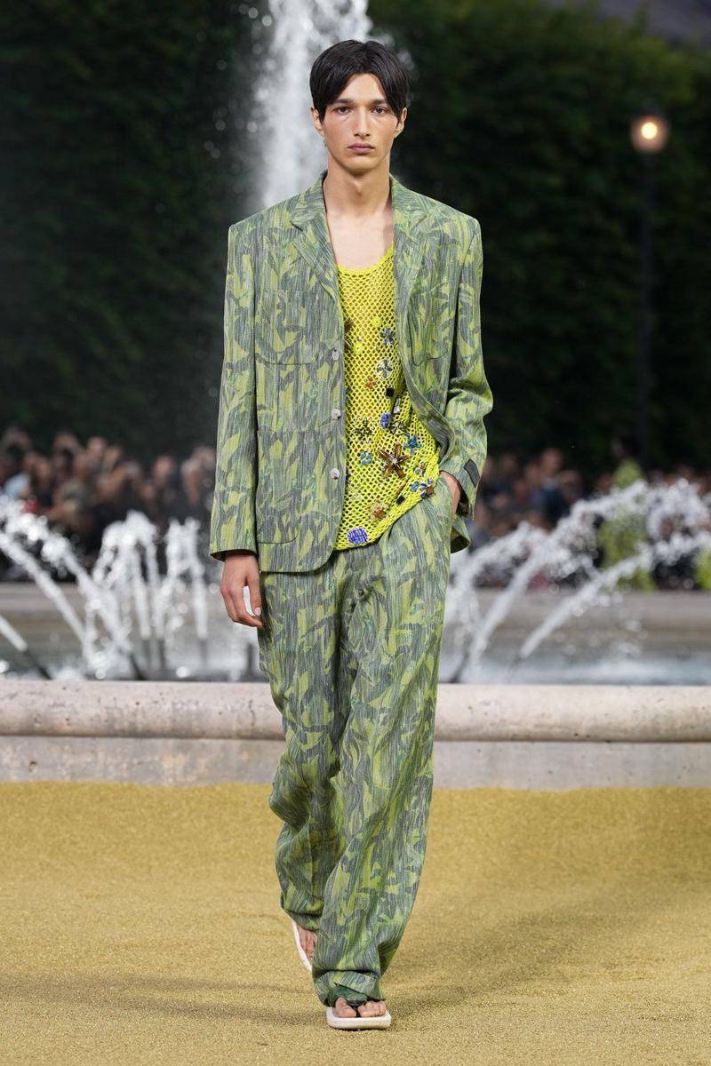 KENSO S/S '25 di Paris Fashion Week Menswear 2024 (instagram.com/kenzo)