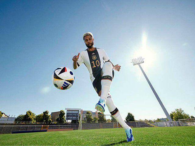 Potret bola resmi EURO 2024 "Fussballliebe" (adidas.com)