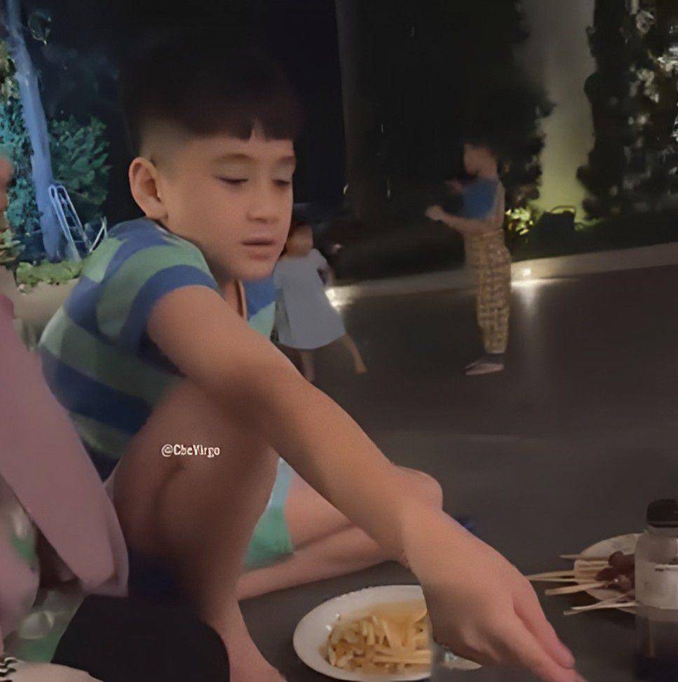 potret Rafathar dan Rayyanza bikin sate usai Idul Adha (instagram.com/chevirgo)