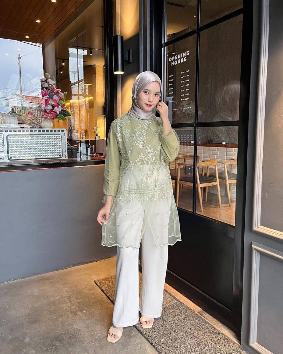 ragam outfit brokat Siska Amera (instagram.com/siskaamera)