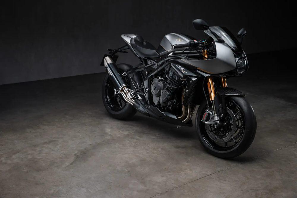 Triumph dan Breitling Hadirkan Speed Triple 1200 RR Limited Edition