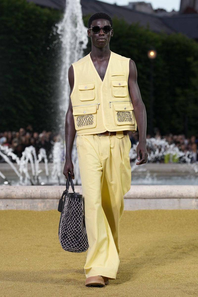 KENZO S/S '25 di Paris Fashion Week Menswear 2024 (instagram.com/kenzo)
