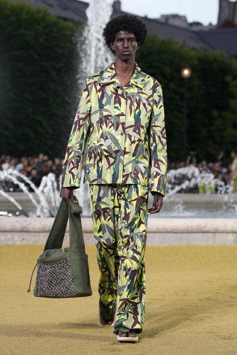 KENZO S/S '25 di Paris Fashion Week Menswear 2024 (instagram.com/kenzo)