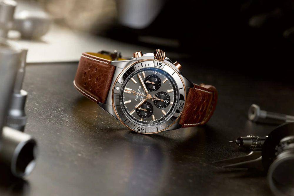 Jam tangan Breitling. (Triumphmotorcycles.jp)