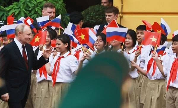 Presiden Vladimir Putin kunjungi Vietnam. (dok. X @SputnikInt)