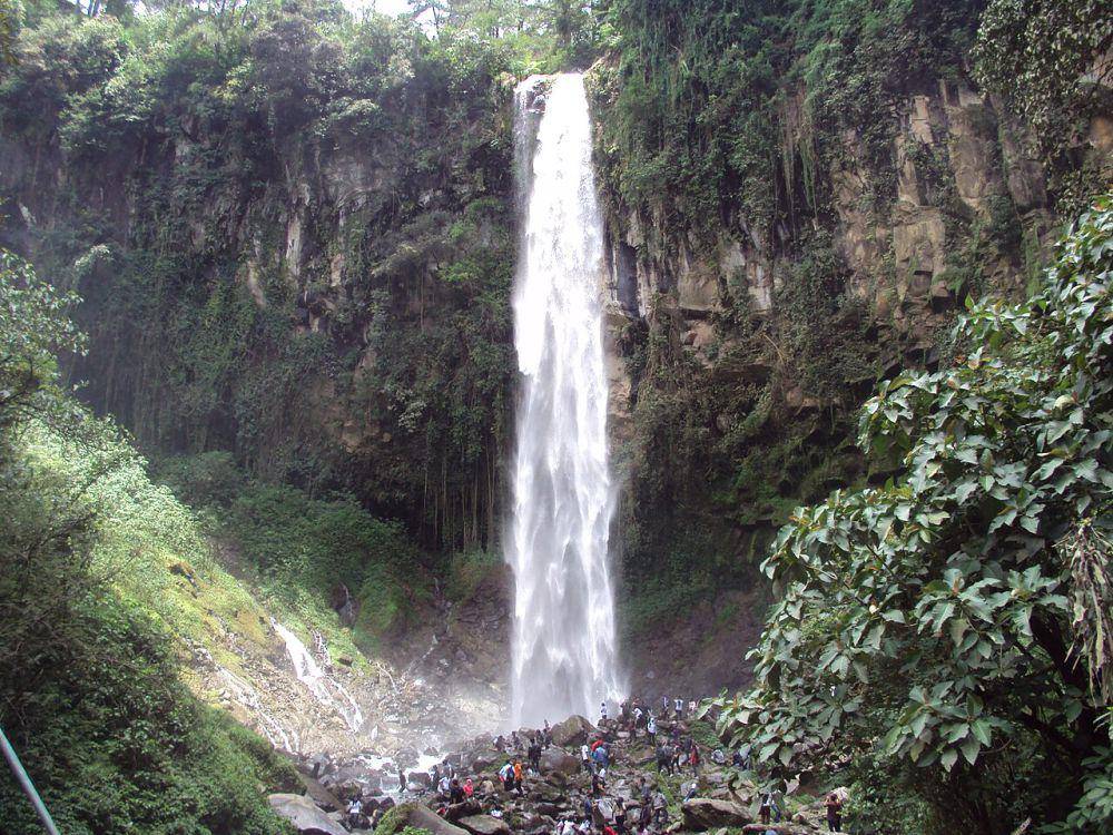 Air Terjun Grojogan Sewu (commons.wikimedia.org/zids)