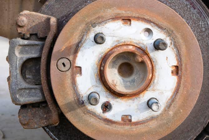 3 Dampak Piringan Cakram Rem Mobil Berkarat yang Perlu Diwaspadai