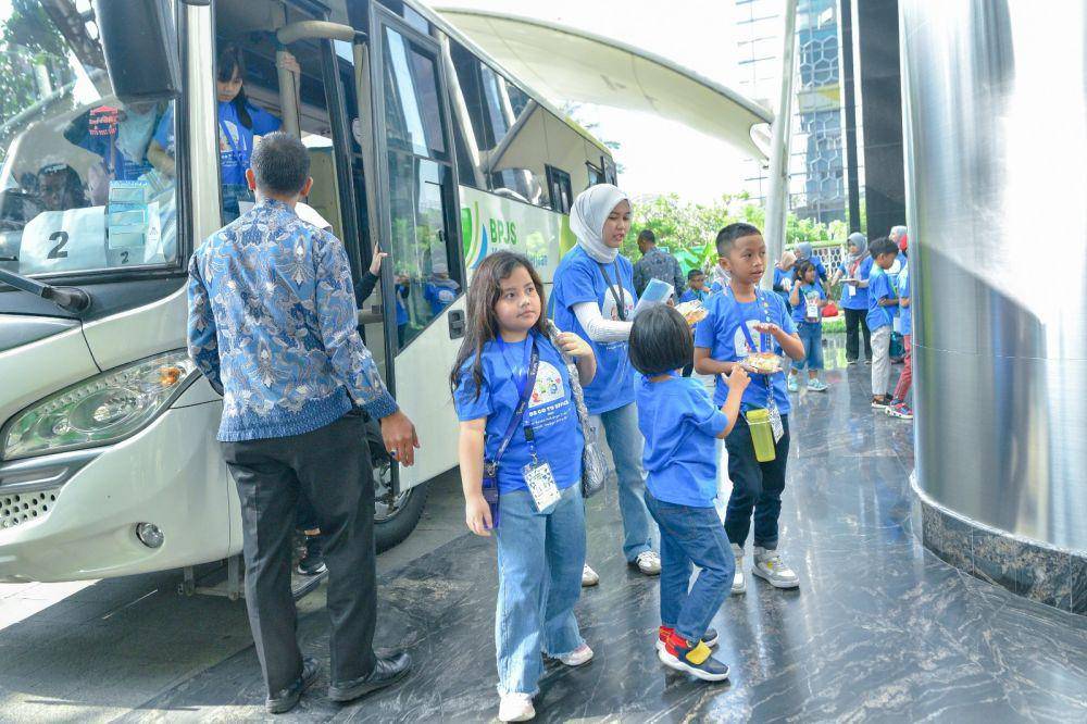 Sambut momentum Hari Keluarga Nasional, BPJS Ketenagakerjaan selenggarakan kegiatan "Kids Go to Office" di mana anak-anak karyawan diberikan kesempatan untuk mengunjungi tempat kerja orang tua mereka. (Dok. BPJS Ketenagakerjaan)