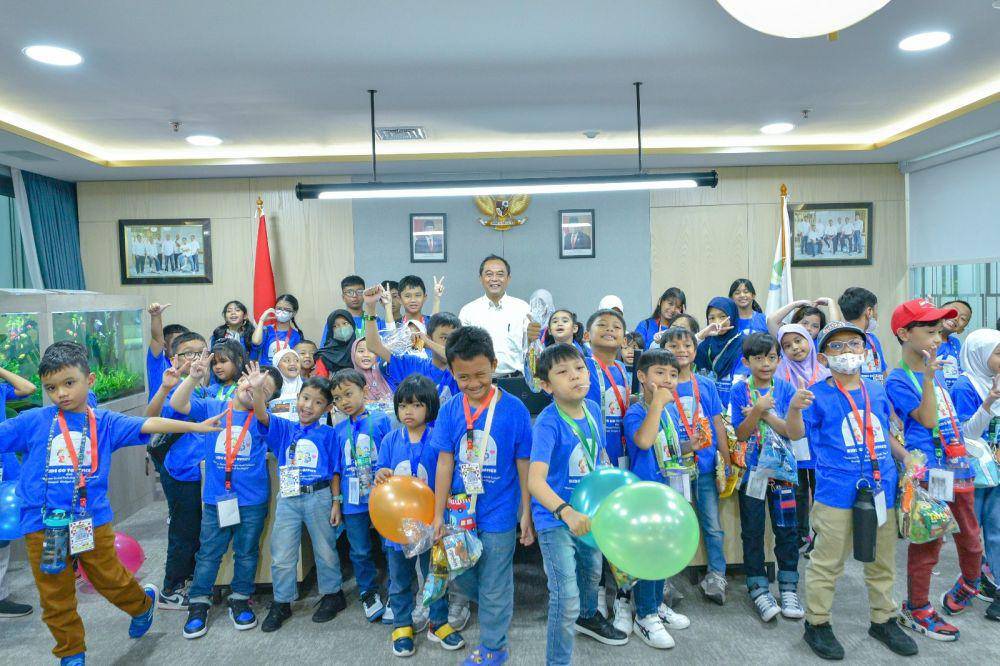 BPJS Ketenagakerjaan menggelar kegiatan Kids Go to Office yang memberikan kesempatan kepada anak-anak karyawan untuk mengunjungi tempat kerja orang tua mereka pada Jumat (14/6). (dok. BPJS Ketenagakerjaan)