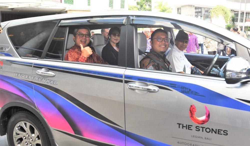 Hotel Ini Pakai Kijang Innova Listrik untuk Layanan Antar-Jemput