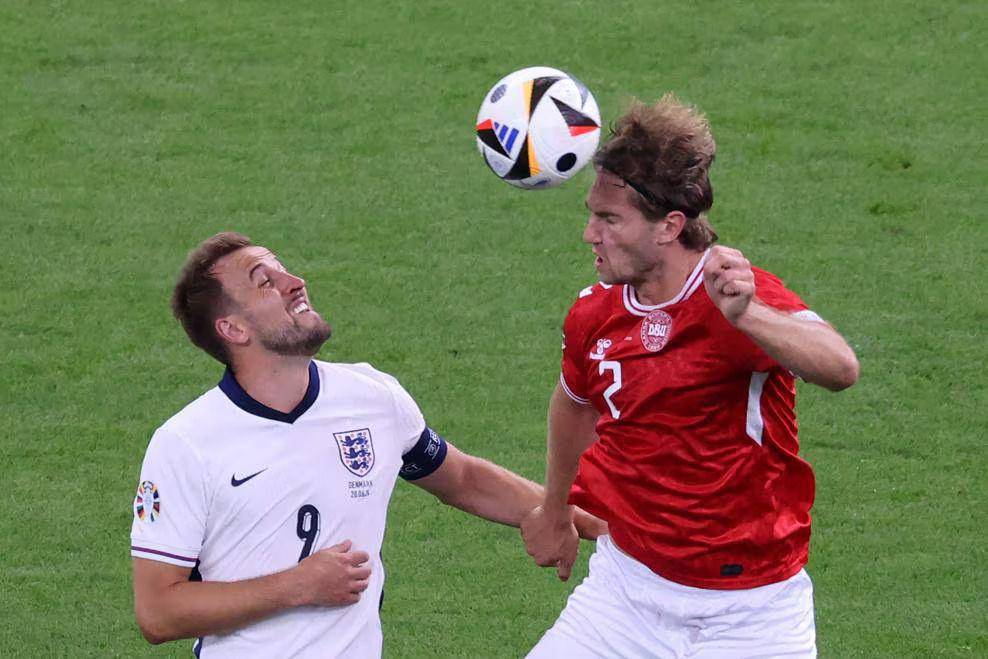 Harry Kane dan Joachim Andersen (uefa.com)