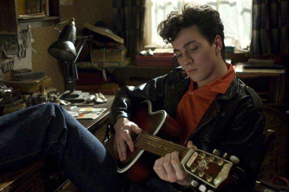 Aaron Taylor-Johnson dalam film Nowhere Boy (dok. Icon Productions/Nowhere Boy)