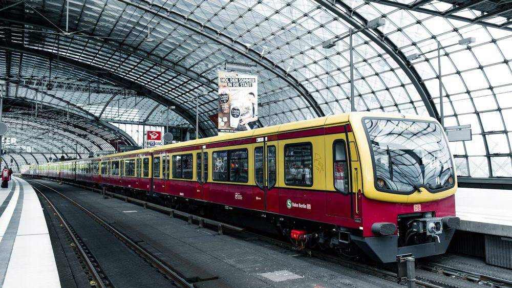 ilustrasi transportasi umum di Jerman (unsplash.com/Wolfgang Weiser)