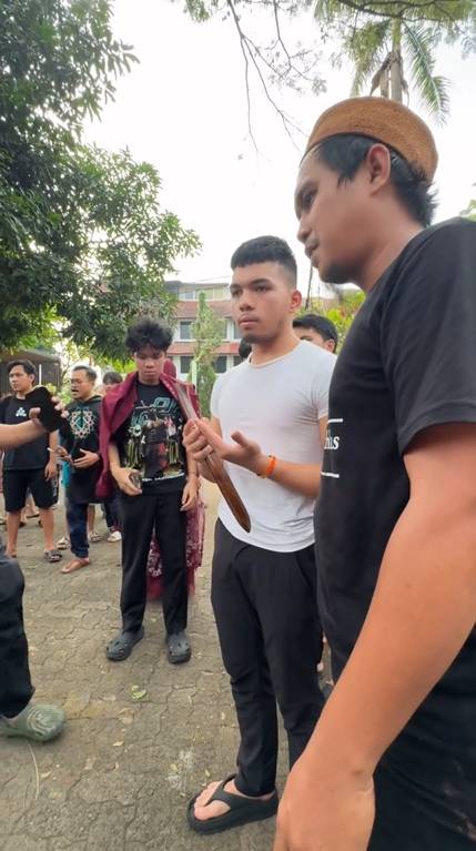 potret Saaih Halilintar sembelih sapi kurban sendiri (instagram.com/genhalilintar)