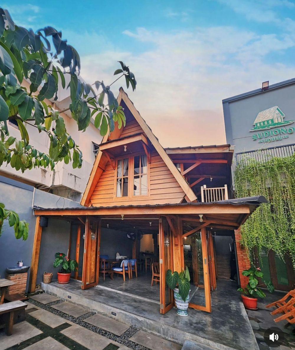 Sudiono House, Kafe Unik Konsep Rumah Kayu Estetik di Bandar Lampung