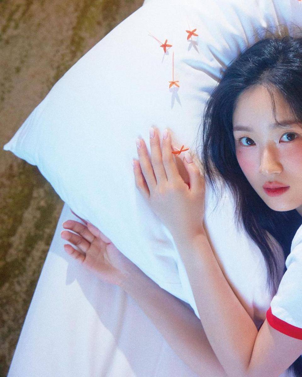 Kim Hye Yoon (instagram.com/cosmopolitankorea)