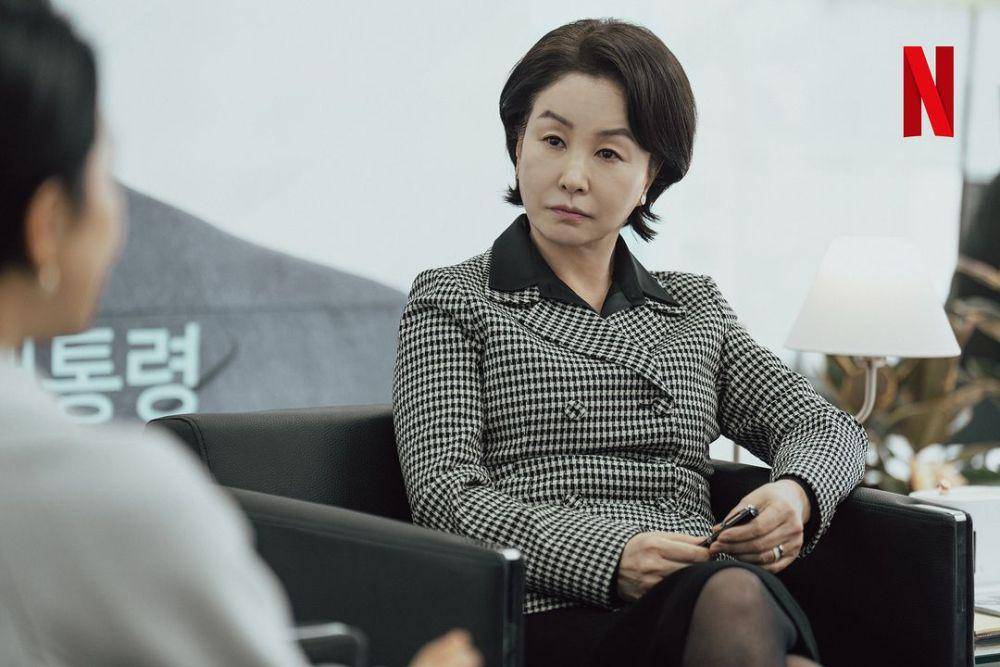 cuplikan Kim Mi Sook di drakor The Whirlwind (instagram.com/netflixkr)