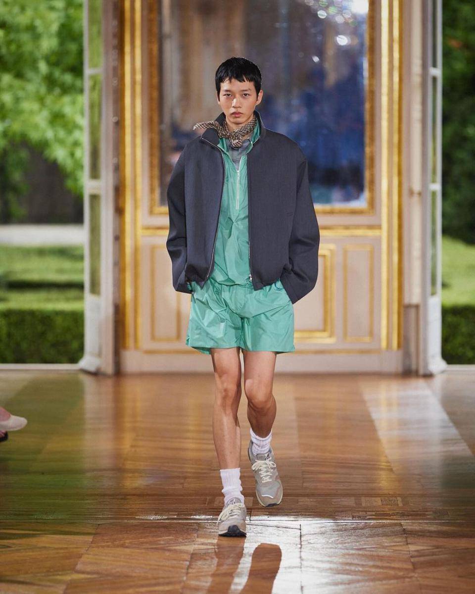 AURALEE S/S '25 di Paris Fashion Week Menswear 2024 (instagram.com/auralee_tokyo)