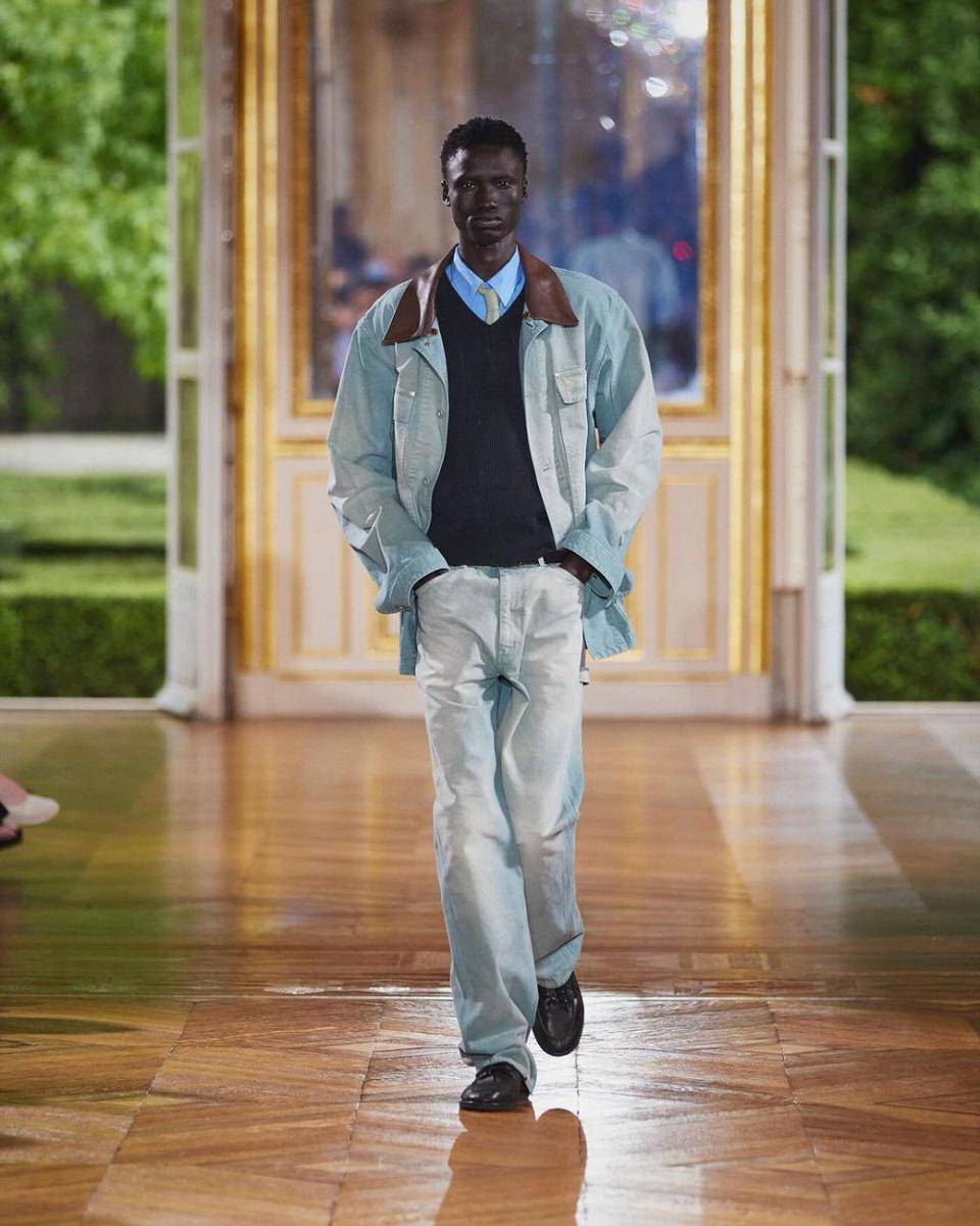 AURALEE S/S '25 di Paris Fashion Week Menswear 2024 (instagram.com/auralee_tokyo)