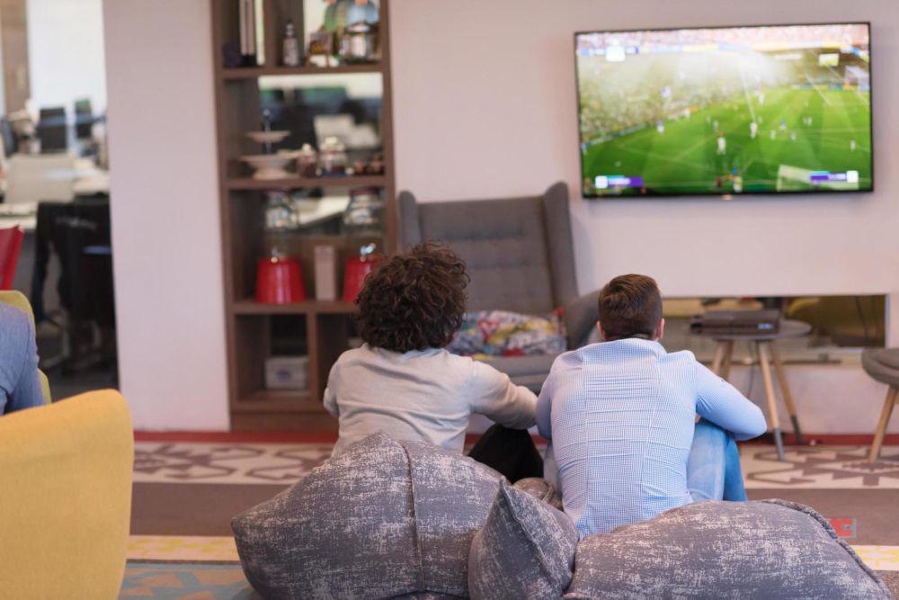 5 Tips Tetap Fit dan Fokus Kerja Meski Bergadang Nonton Euro2024