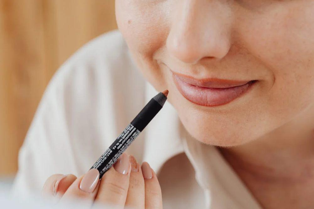5 Tips Memakai Lip Liner untuk Pemula, Jangan Lupa Blending