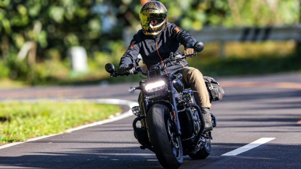 Mengintip Karakter Biker Berzodiak Gemini, Suka Touring Dadakan!