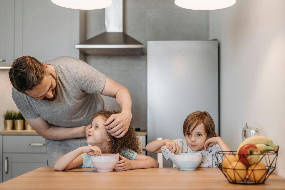 Ilustrasi ayah dan anak (pexels.com/ Pavel Danilyuk)