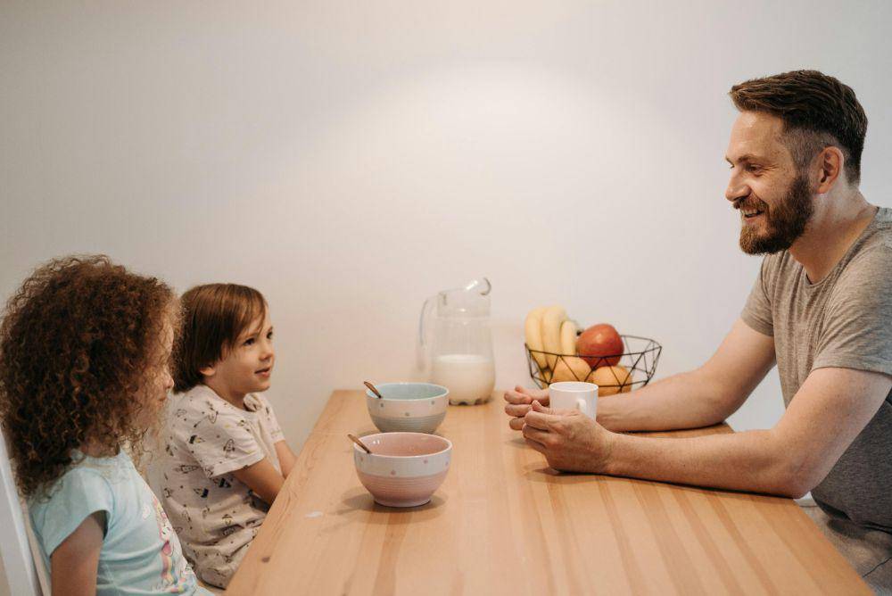 Ilustrasi ayah dan anak (pexels.com/ Pavel Danilyuk)