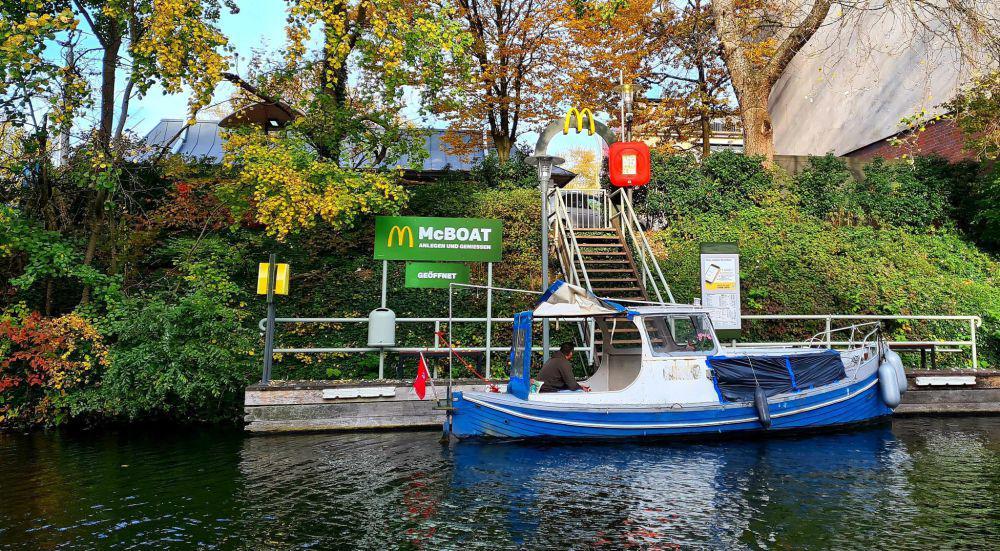 7 Hal Terunik di Hamburg, Jerman, Ada Kedai Burger di Pinggir Sungai!