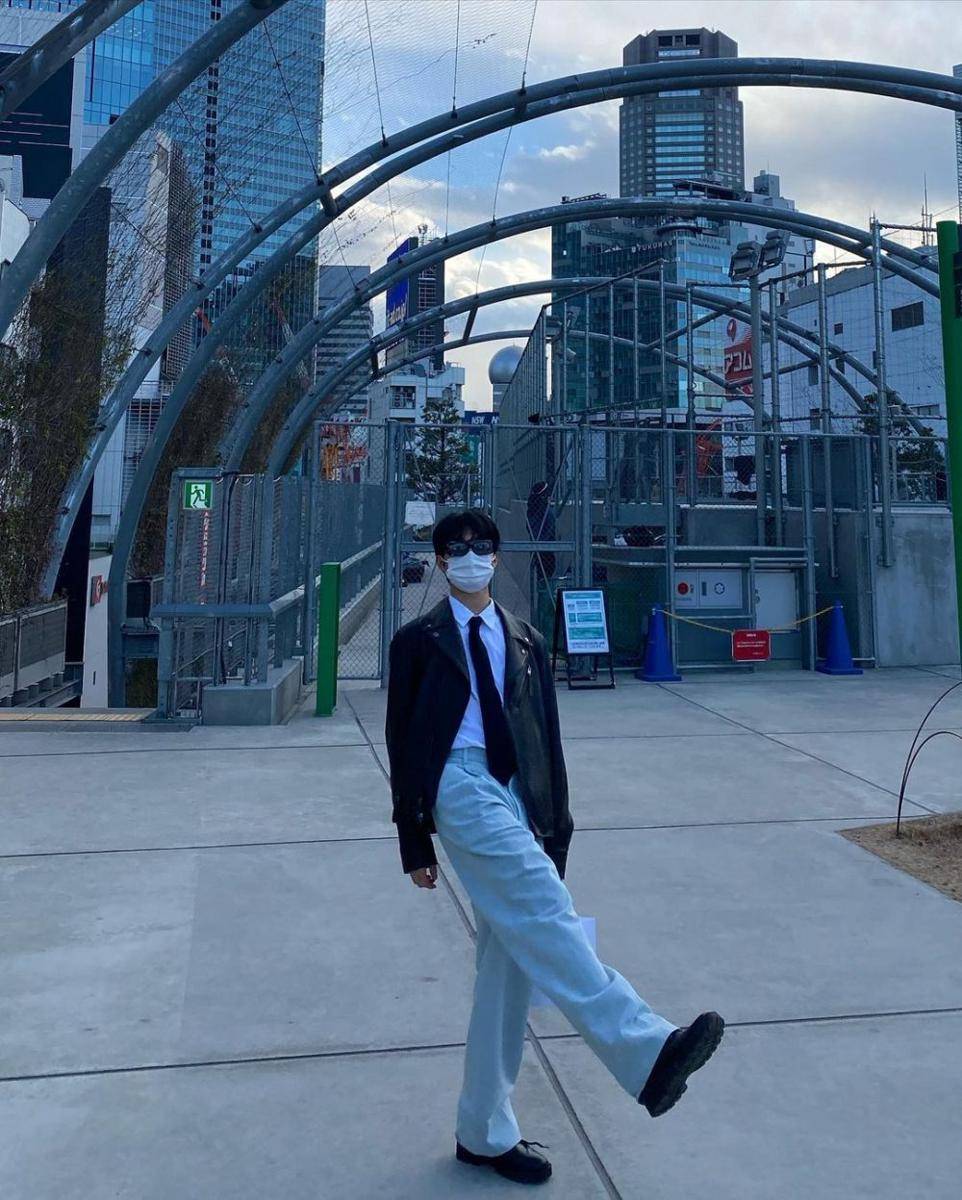 outfit traveling ala Yoon Chan Young (instagram.com/yooncy1)