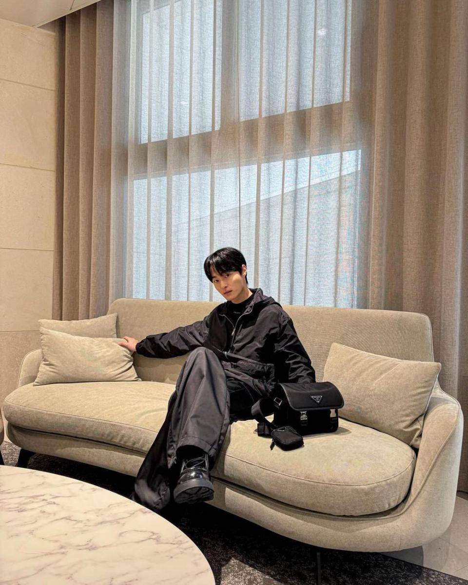 outfit traveling ala Yoon Chan Young (instagram.com/yooncy1)