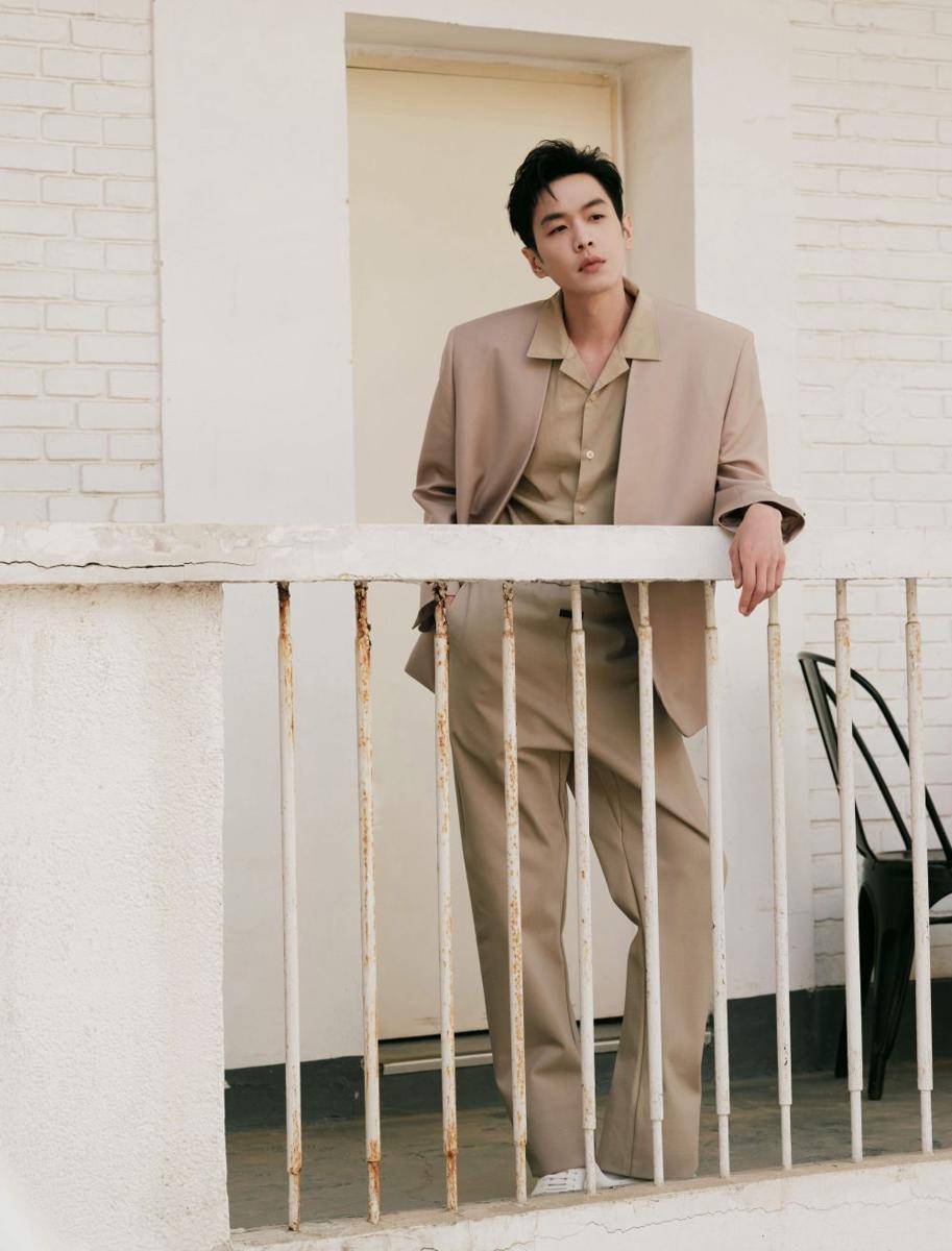 Zhang Ruoyun (weibo.com/张若昀STUDIO)